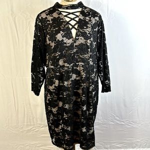 Torrid Black Lace Dress Size 2 (2x) Lined & Stretchy Midi Keyhole back